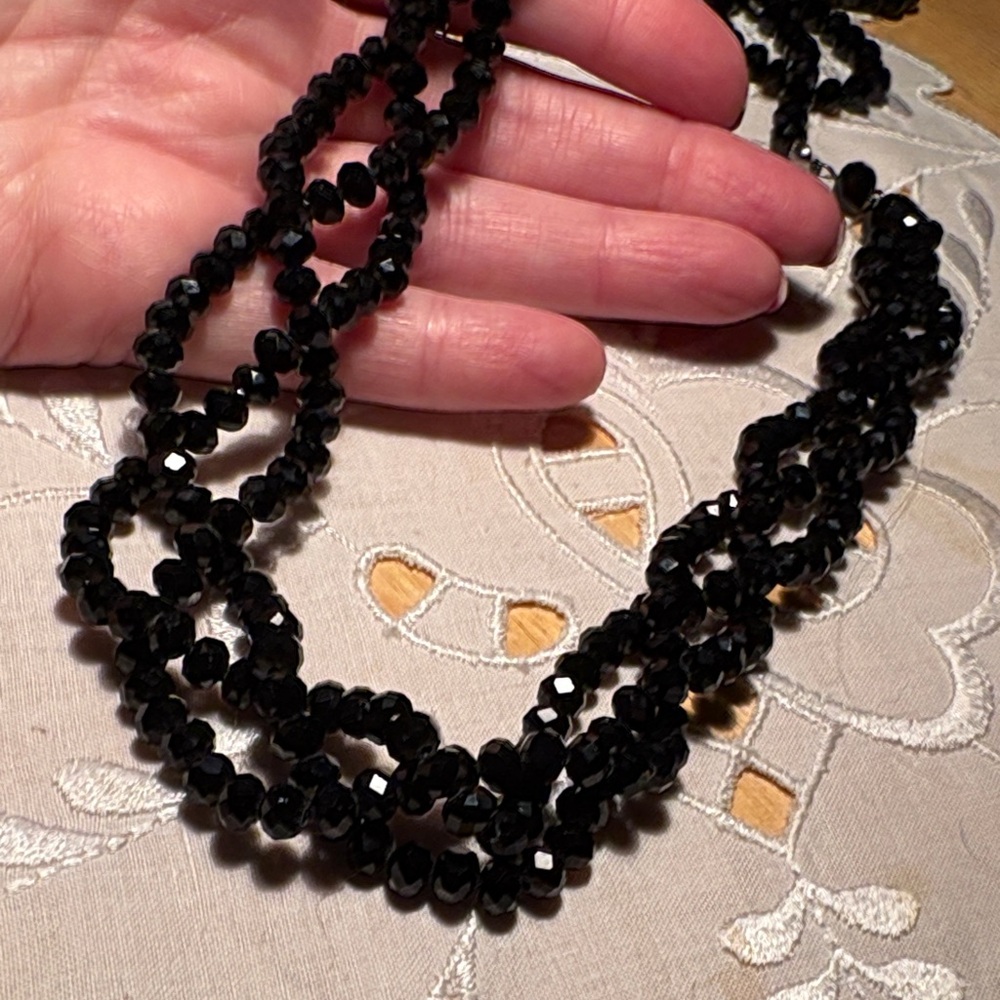 053)Chic Black Beaded Necklace
